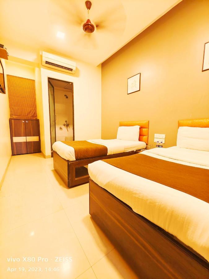 Hotel Amfahh - Andheri West Railway Station Mumbai Dış mekan fotoğraf