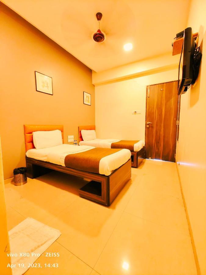 Hotel Amfahh - Andheri West Railway Station Mumbai Dış mekan fotoğraf