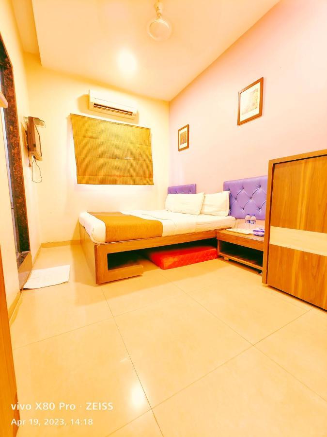 Hotel Amfahh - Andheri West Railway Station Mumbai Dış mekan fotoğraf