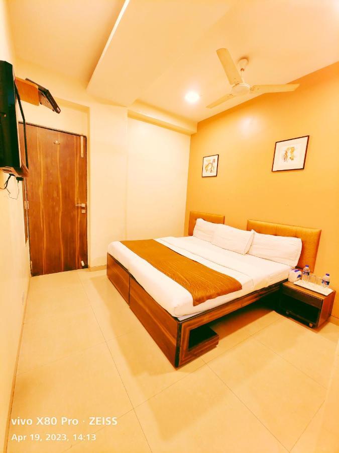 Hotel Amfahh - Andheri West Railway Station Mumbai Dış mekan fotoğraf