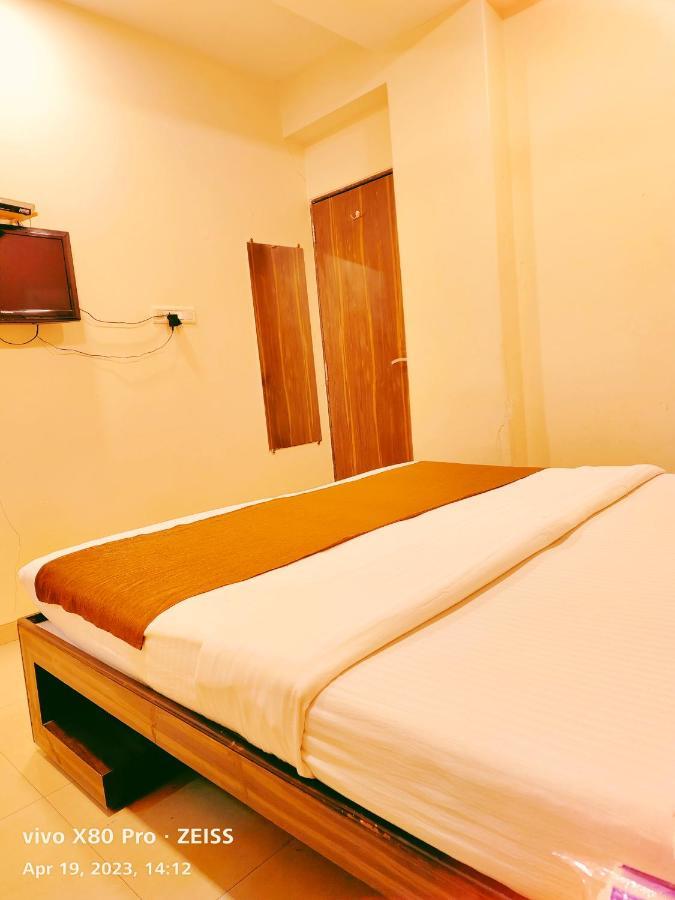 Hotel Amfahh - Andheri West Railway Station Mumbai Dış mekan fotoğraf