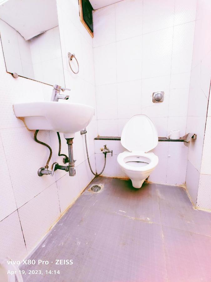 Hotel Amfahh - Andheri West Railway Station Mumbai Dış mekan fotoğraf